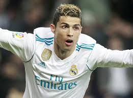 Ronaldo przedstawia koszulkę Manchesterowi United Rashford